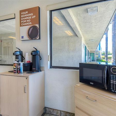 Motel 6 Anaheim Stadium - Ориндж Интериор снимка