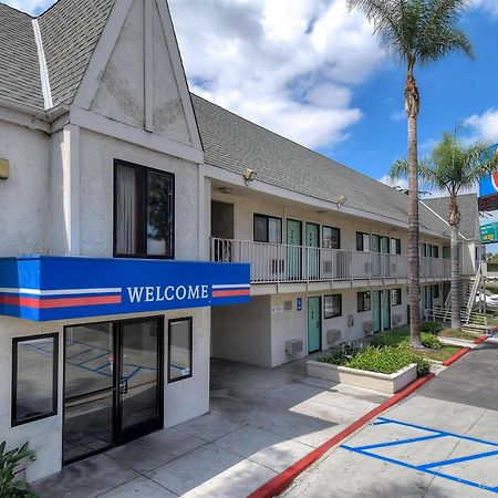Motel 6 Anaheim Stadium - Ориндж Екстериор снимка