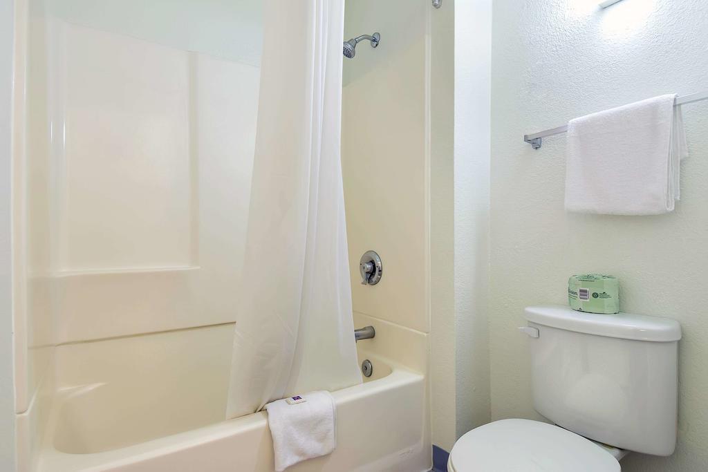 Motel 6 Anaheim Stadium - Ориндж Екстериор снимка