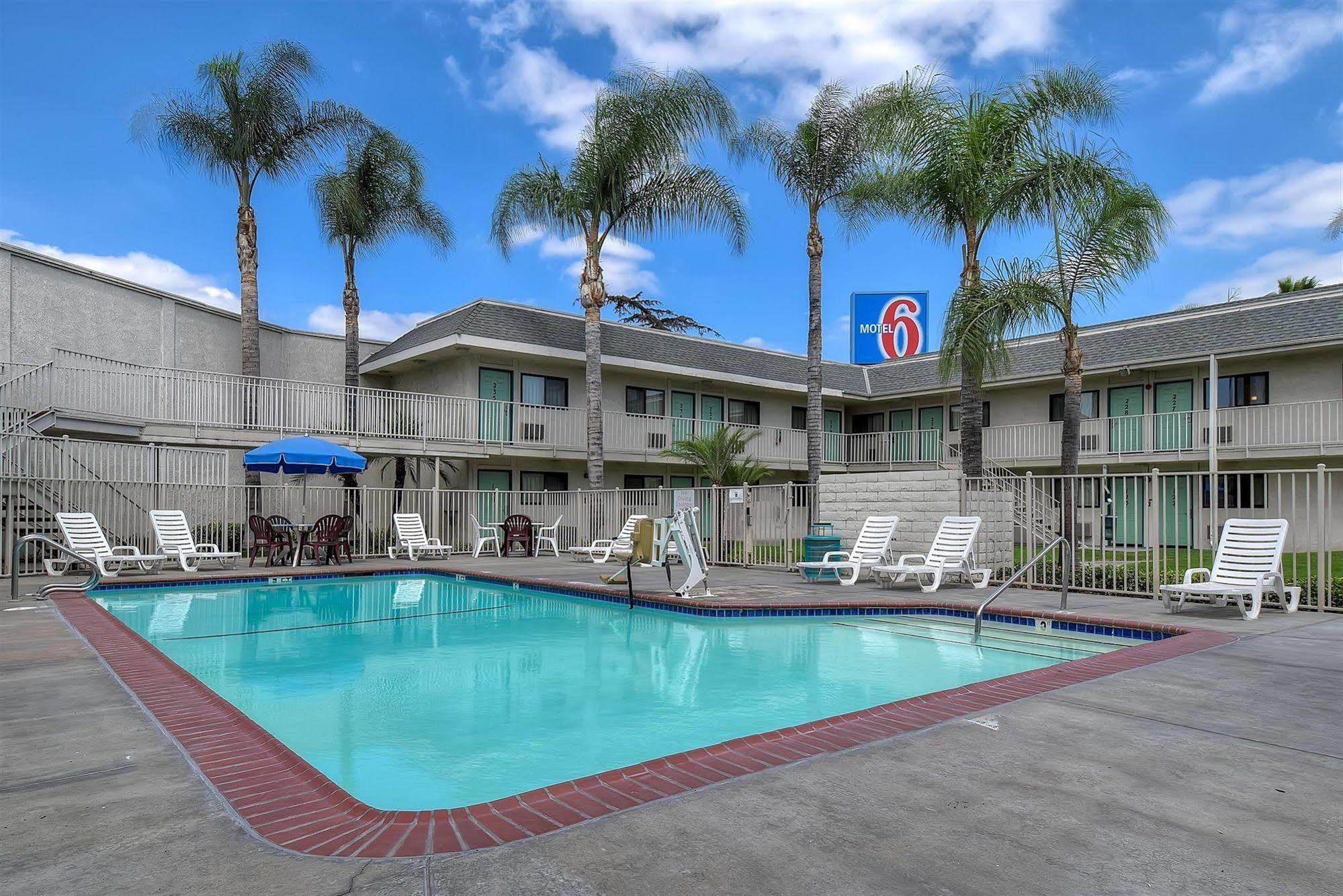 Motel 6 Anaheim Stadium - Ориндж Екстериор снимка