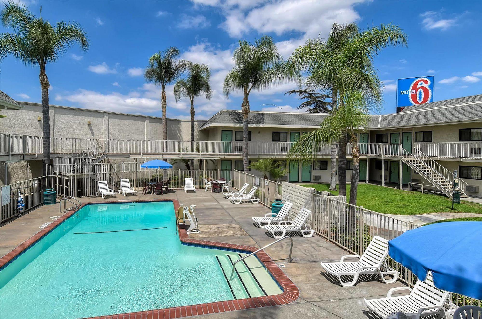 Motel 6 Anaheim Stadium - Ориндж Екстериор снимка