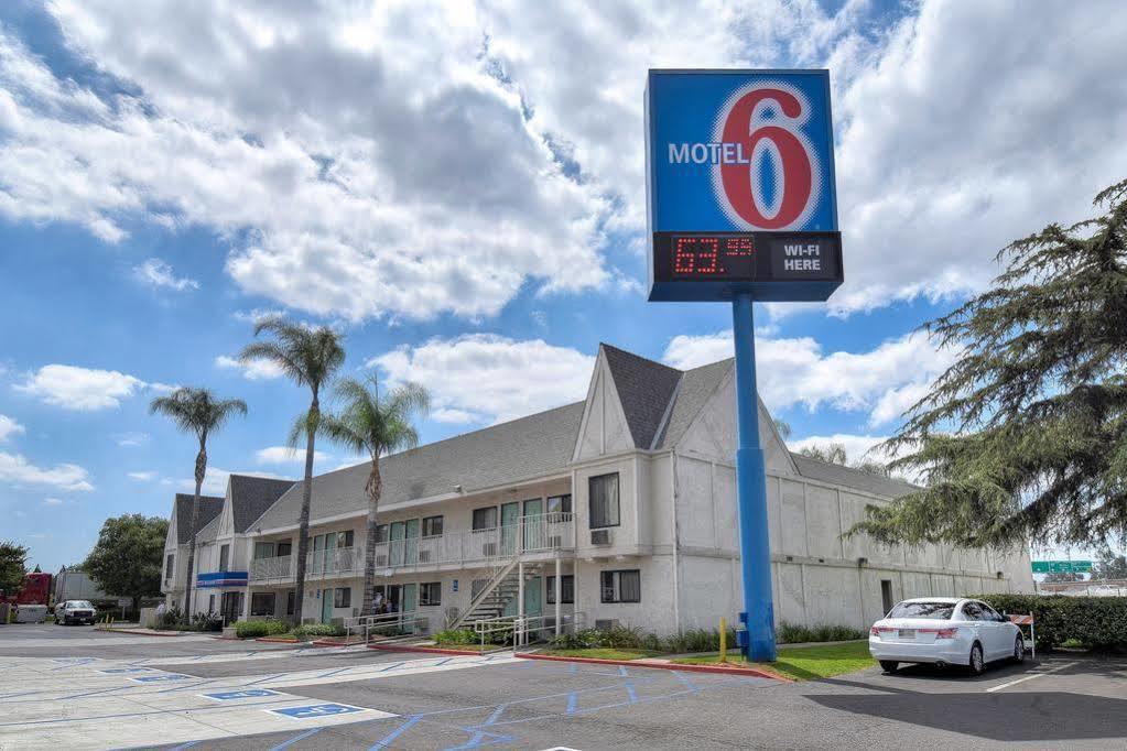 Motel 6 Anaheim Stadium - Ориндж Екстериор снимка